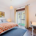 Апартаменты Cosy Remodeled In The Center