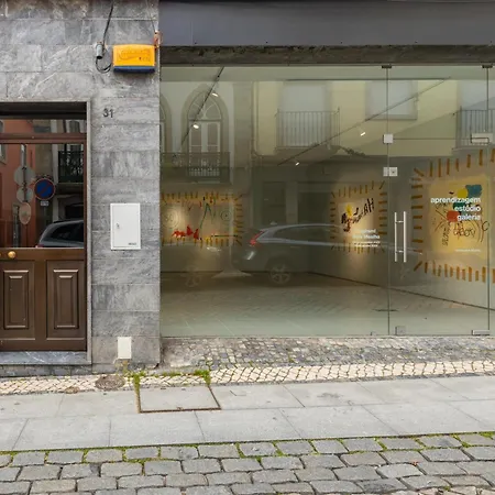 Апартаменты Cosy Remodeled In The Center