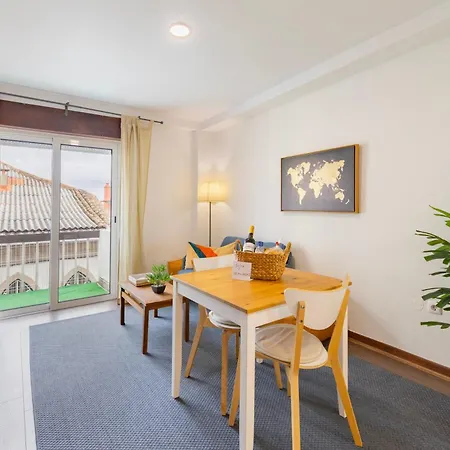 Cosy Remodeled In The Center דירה *