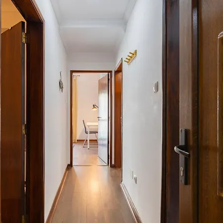 Apartamento Cosy Remodeled In The Center Fundão