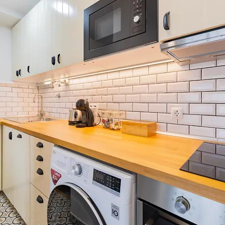 Cosy Remodeled In The Center Fundão