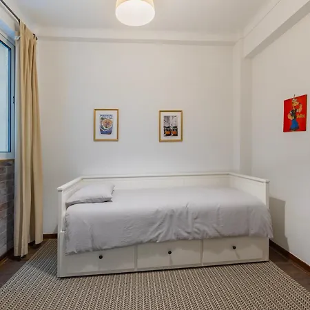 Cosy Remodeled In The Center דירה Fundão