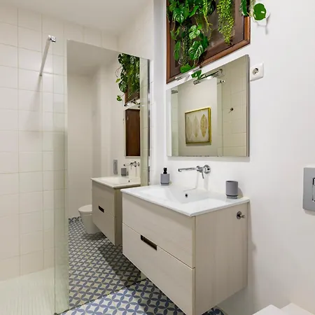 Cosy Remodeled In The Center Fundão