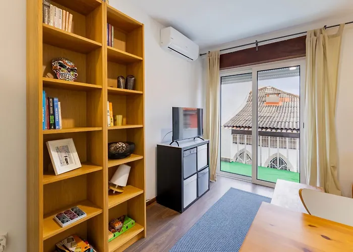 Cosy Remodeled In The Center Daire Fundão