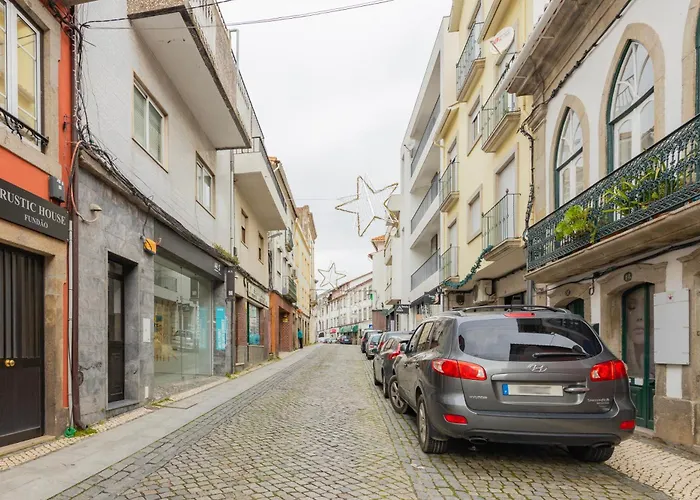 Cosy Remodeled In The Center Fundão