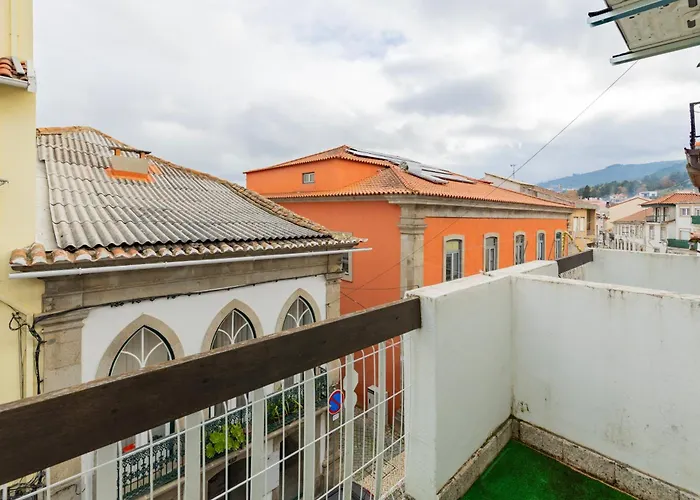 Cosy Remodeled In The Center Appartamento Fundão