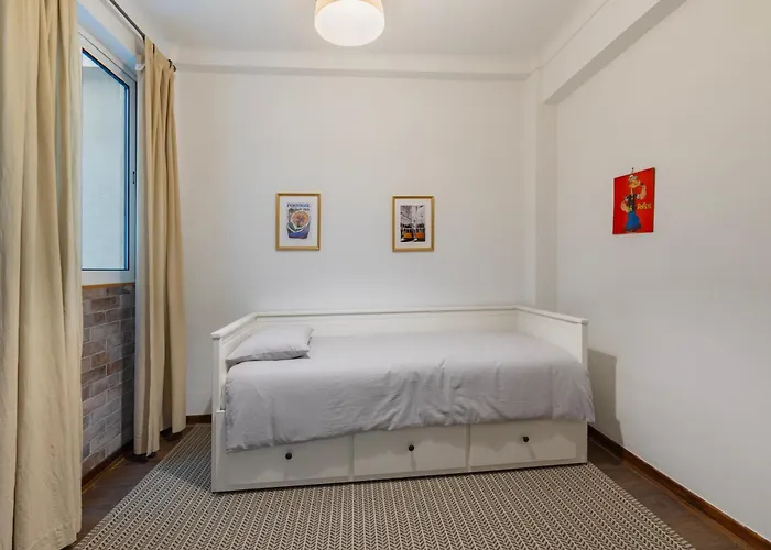 Cosy Remodeled In The Center Daire Fundão