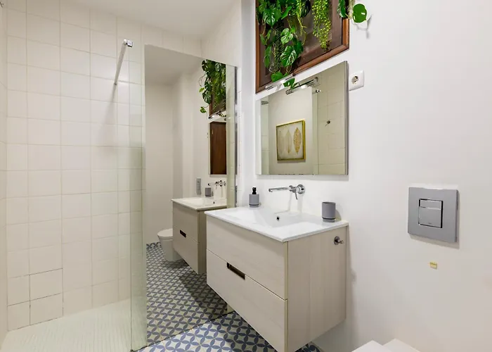 Cosy Remodeled In The Center Fundão